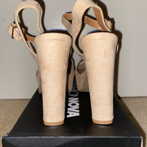 heels - Picture 3 of 11